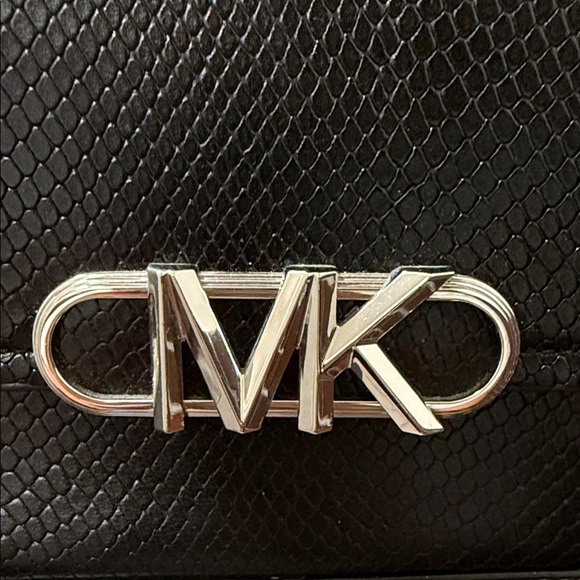 Michael Kors Black Shoulder Bag with Chain Strap - Picture 2 of 10